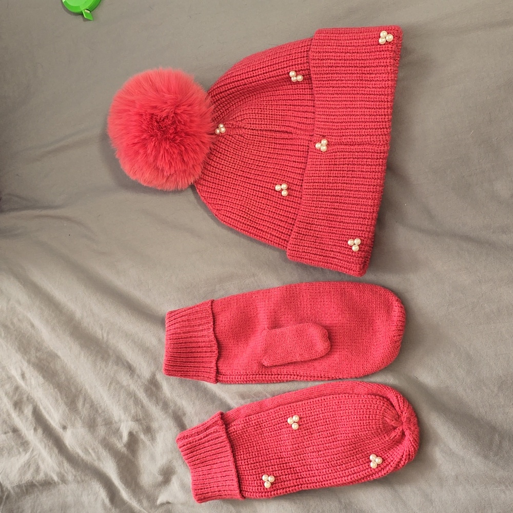 Hat with matching mittens
